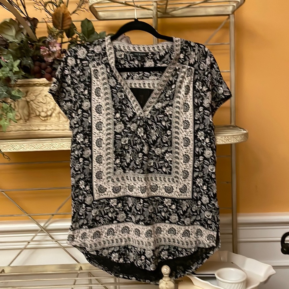 Chic Lucky Brand chill top